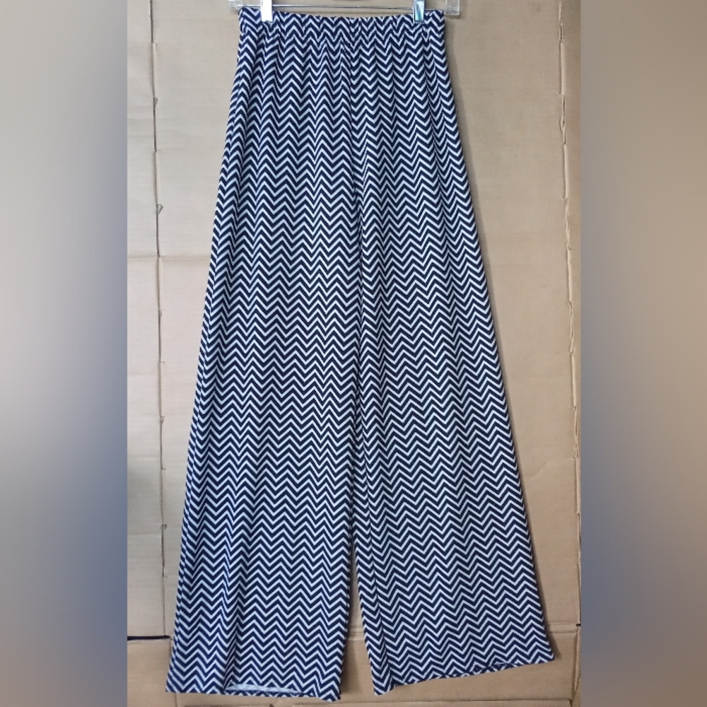 Women's Kiwi White & Black ZigZag Pattern Wide Leg High Rise Flowy Silky Pants